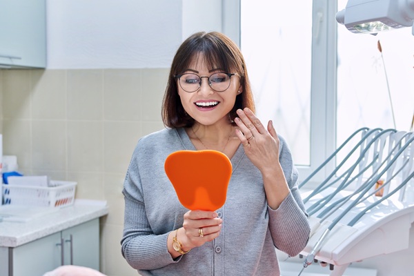 How A Cosmetic Dentist Can Help Improve Your Smile