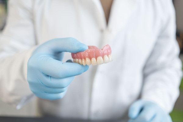 Common Misunderstandings About Traditional Dentures